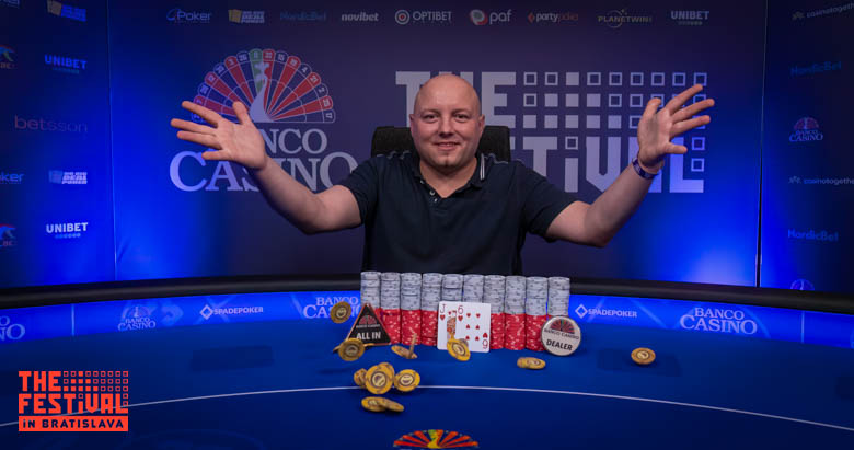 Festeggiamenti di un vincitore al casinò