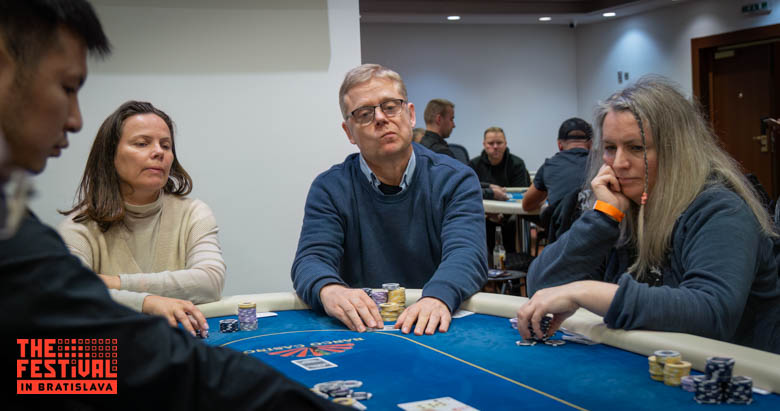Jarmo Juhani Salonen playing the Nl Crazy Pineapple at The Festival Bratislava