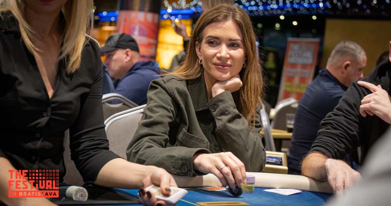 Knockout Charlotte Larsen playing the NLH Tuesday at The Festival Bratislava