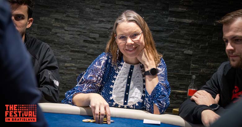 Roller Kairit Leibold playing the Texas Low at The Festival Bratislava