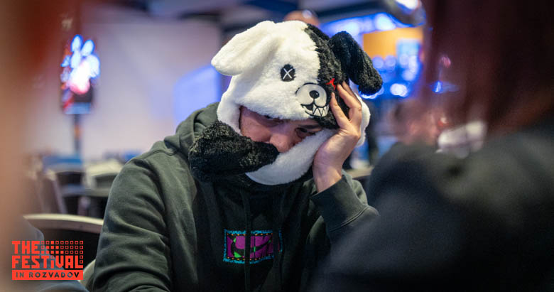 Manuel Toscano playing the Main Event Day 1A at The Festival Weekend Rozvadov