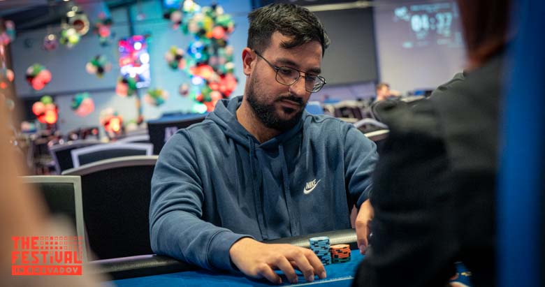 Roei Yamin playing the Main Event Day 1A at The Festival Weekend Rozvadov