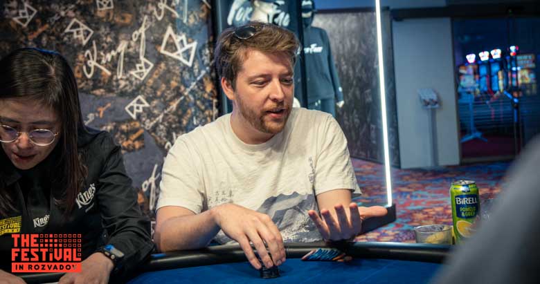 Pineapple Christophe Stammet playing the Ofc at The Festival Rozvadov