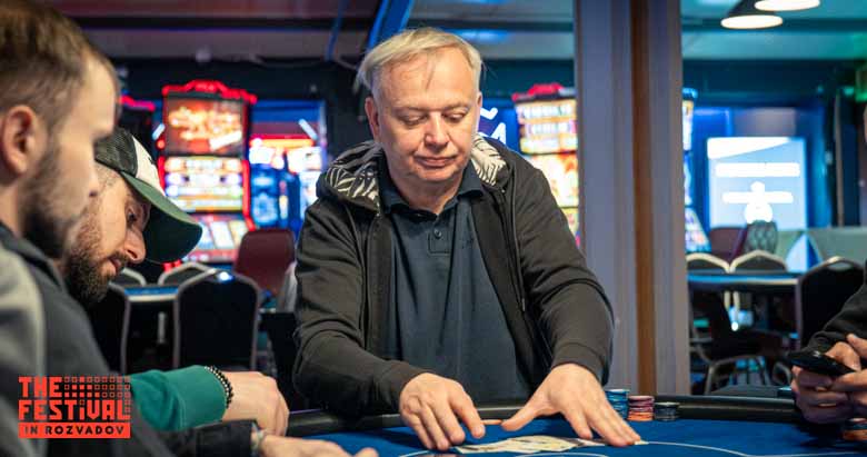 Pineapple Krzysztof Kordus playing the Ofc at The Festival Rozvadov