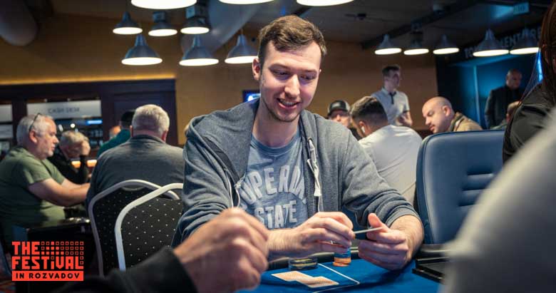Lucas Brandt Johansen playing the Ofc Pineapple at The Festival Rozvadov