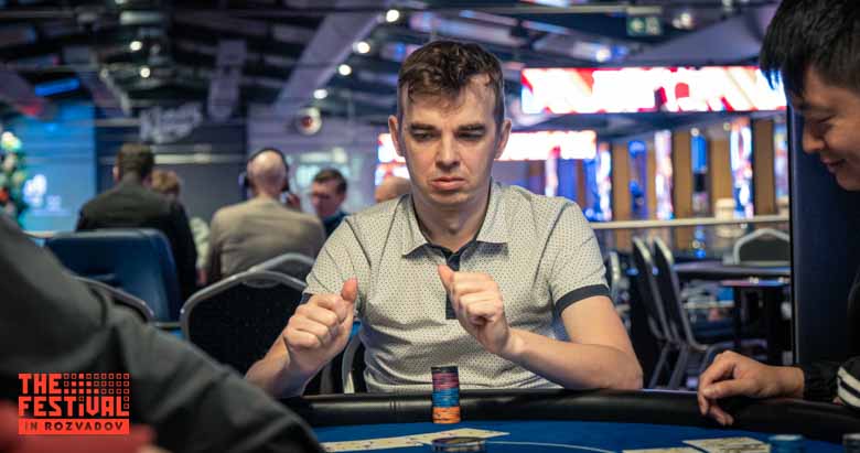 Pineapple Michal Kusak playing the Ofc at The Festival Rozvadov