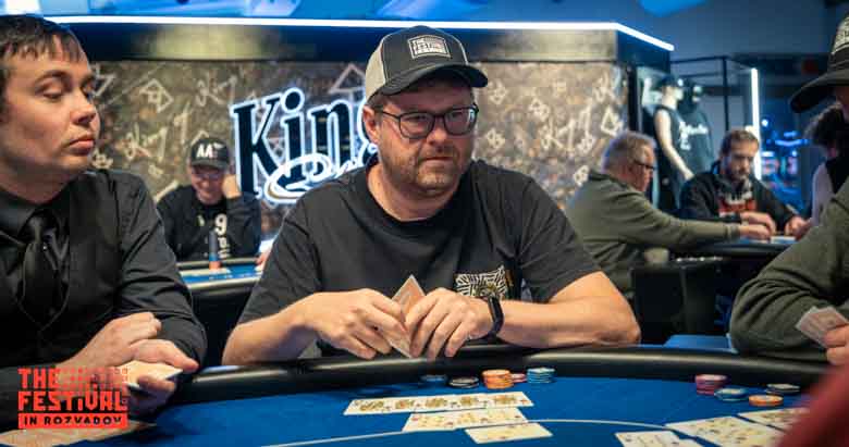 Pineapple Peter Kepplinger playing the Ofc at The Festival Rozvadov