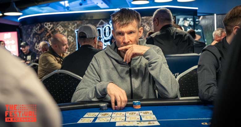 Pineapple Raimonds Svans playing the Ofc at The Festival Rozvadov